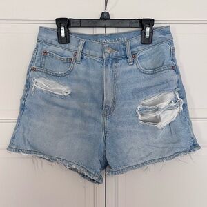 American Eagle highest rise 90s boyfriend light wash distressed shorts size 2